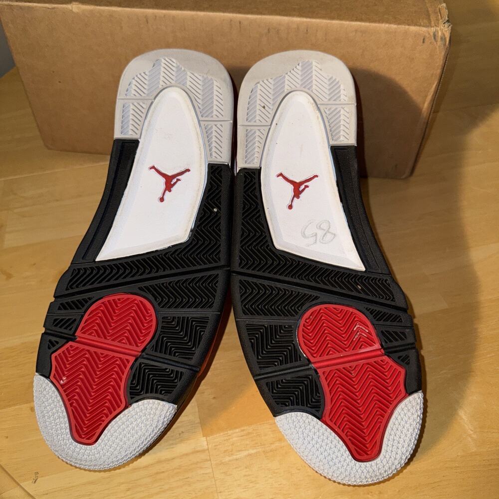 Size 11 - Jordan 4 Retro OG Mid Fire Red B Grade - Picture 5 of 6